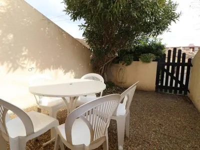 Appartement à Le Grau du Roi, Maison de Vacances P3, 5 Couchages, Climatisée, Terrasse ensoleillée, Parking privé, Proche Plage et Commerces - L987153