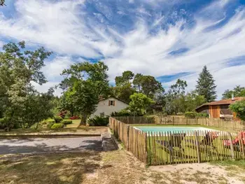 Gite à Pissos,Maison rénovée avec piscine, étang privé et salle de jeux en forêt des Landes FR-1-360-773 N°987167