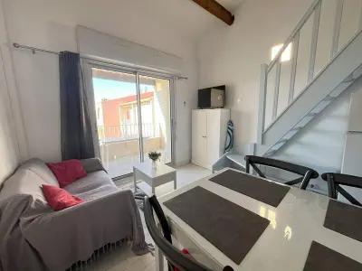 Appartement à Cap d'Agde, Appartement T3 avec Piscine, Climatisation et Parking à 350m de la Plage - Capacité 4 Personnes - L987551