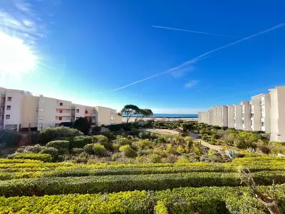 Appartement à Sète, Studio cabine rénové avec ascenseur et parking, à 30m de la plage - L987643