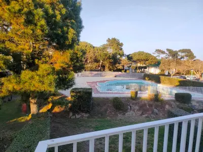Appartement à Saint Jean de Monts, Duplex confortable au cadre verdoyant avec piscine, proche du golf - L987812