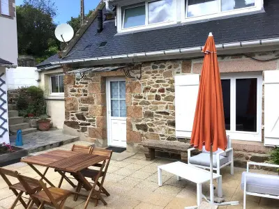 Maison à Perros Guirec, Charmante maison de pêcheur rénovée, 400m plage Trestraou, parking privé, terrasse et équipements bébé - L987820