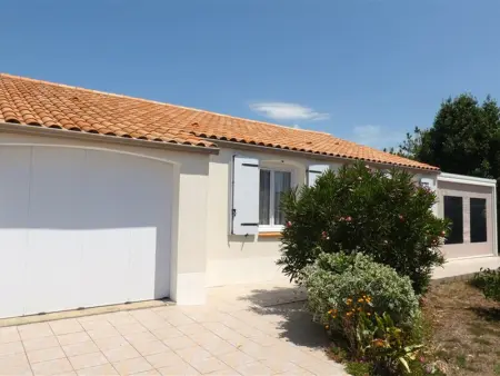 Maison à Saint Jean de Monts, Charmante maison 2 chambres, proche plage, commerces, avec terrasse et WiFi à Saint-Jean-de-Monts - L987993