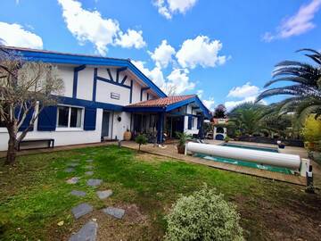 Location Villa à Anglet,Belle maison avec piscine en plein cœur d'Anglet ! - N°988123