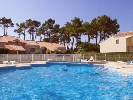 Maison à Saint Jean de Monts, Maison à Saint-Jean-de-Monts avec Piscine Chauffée, proche Plage et Commerces - L988331