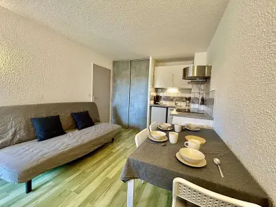 Appartement à Sainte Maxime, Studio cabine avec piscine, parking privatif, loggia et accès plage à pied - Sainte-Maxime - L988683