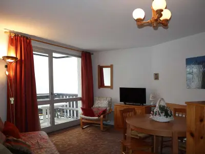 Appartement à Les Orres, Studio skis aux pieds, balcon, 6 couchages, parking privé, casier à ski, proche centre station - L988969