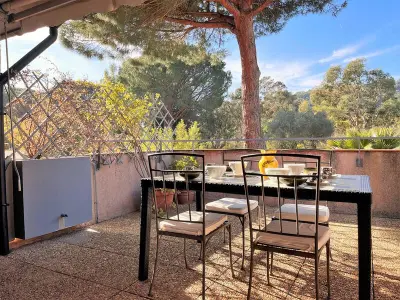 Appartement à Le Lavandou, Duplex avec piscine, 3 pièces cabine, 6 couchages, terrasses et parking proche plage - Le Lavandou - L989361