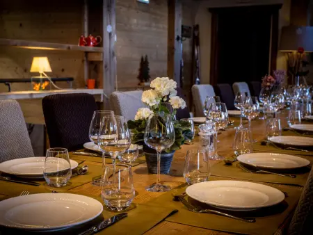 Luxueux chalet 7 chambres avec jacuzzi et sauna, proche télésiège - Photo 6