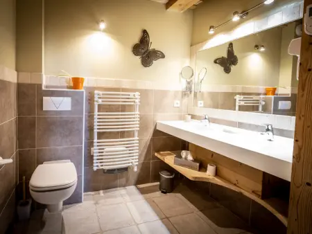 Luxueux chalet 7 chambres avec jacuzzi et sauna, proche télésiège - Photo 10