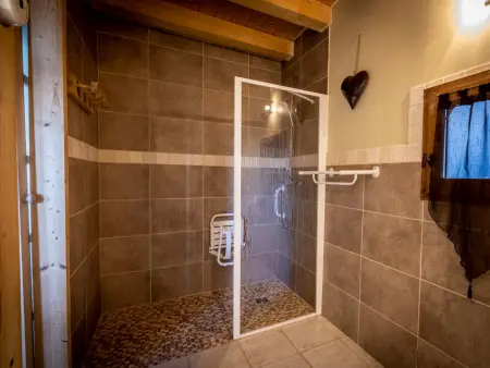 Luxueux chalet 7 chambres avec jacuzzi et sauna, proche télésiège - Photo 14