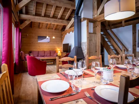 Chalet de charme avec jacuzzi, sauna et wifi, proche des pistes - Photo 2