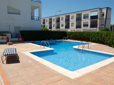 Appartement à Llançà, Appartement RDC avec Grande Terrasse, Jardin et Piscine à 200m de la Plage - Llançà - L989603