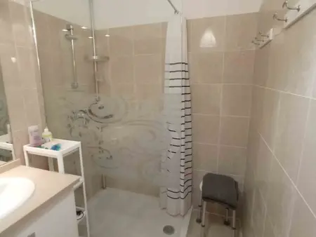 T2 Climatisé Avec Piscine, Wifi, Terrasse et Jardin au Port de Hyères - Photo 5