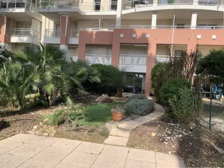 T2 Climatisé Avec Piscine, Wifi, Terrasse et Jardin au Port de Hyères - Photo 12