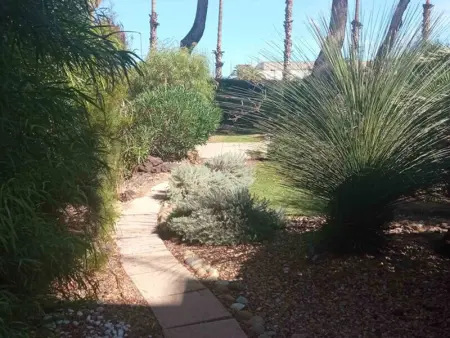 T2 Climatisé Avec Piscine, Wifi, Terrasse et Jardin au Port de Hyères - Photo 13