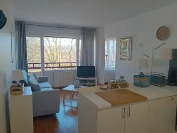 Apartamento en Hendaye,Appartement Moderne à Hendaye, Proche Commerces, Salon Lumineux, Terrasse et Parking Privé FR-1-239-1019 N°989798