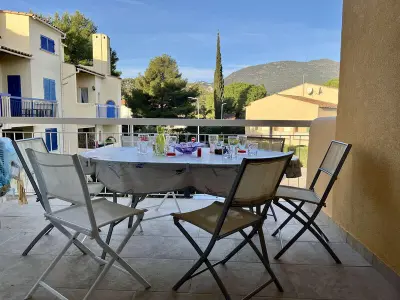 Appartement à Cavalaire sur Mer, Appartement climatisé à Cavalaire-sur-Mer, 2 pièces, parking privé, proche plages et commerces - L989985