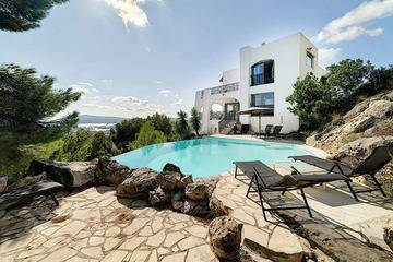 Location Villa à Toulon,Superbe villa atypique avec piscine et vue splendide à Toulon - Welkeys 1119778 N°990173