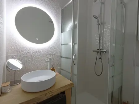 Appartement rénové au centre de Trébeurden, 400m de la plage, proche commerces - Photo 2