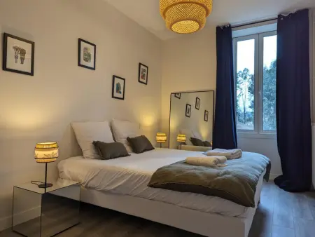 Maison spacieuse avec terrasse, proche CNDBI, idéale pour familles et événements, animaux acceptés. - Photo 1