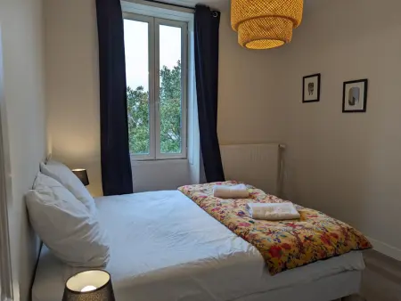 Maison spacieuse avec terrasse, proche CNDBI, idéale pour familles et événements, animaux acceptés. - Photo 2