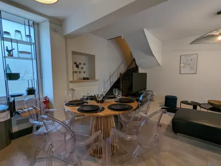 Maison spacieuse avec terrasse, proche CNDBI, idéale pour familles et événements, animaux acceptés. - Photo 9