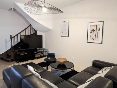 Maison spacieuse avec terrasse, proche CNDBI, idéale pour familles et événements, animaux acceptés. - Photo 11