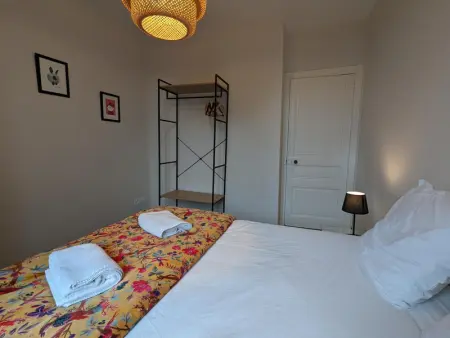 Maison spacieuse avec terrasse, proche CNDBI, idéale pour familles et événements, animaux acceptés. - Photo 17