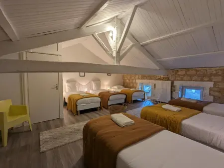 Maison spacieuse avec terrasse, proche CNDBI, idéale pour familles et événements, animaux acceptés. - Photo 19