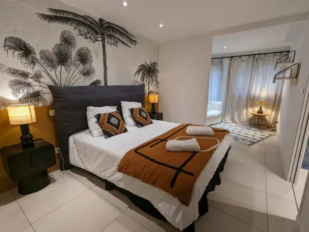 Maison de Charme Moderne avec Jardin, Terrasse et Fibre - Saint-Yrieix-sur-Charente - Photo 1