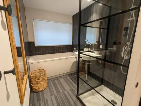 Maison de Charme Moderne avec Jardin, Terrasse et Fibre - Saint-Yrieix-sur-Charente - Photo 14