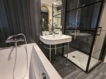 Maison de Charme Moderne avec Jardin, Terrasse et Fibre - Saint-Yrieix-sur-Charente - Photo 15