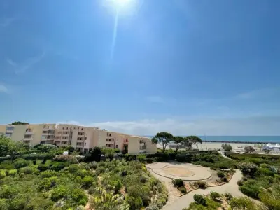 Appartement à Sète, Studio cabine climatisé face plage avec parking et animaux admis - L990791