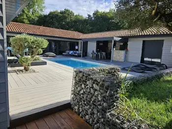 Villa en Soustons,Villa moderne à Soustons avec piscine chauffée, 3 chambres et cuisine extérieure, animaux acceptés FR-1-379-167 N°990971