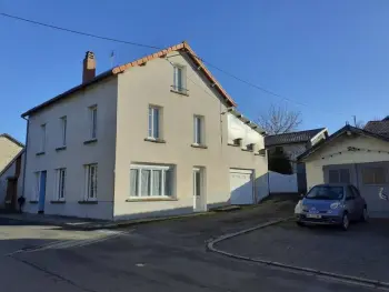 Gite à Ferrières sur Sichon,Gîte élégant avec 3 chambres, cour fermée et terrasse, proche des activités de montagne et de Vichy FR-1-489-497 N°991123