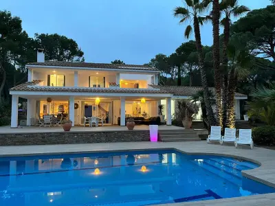 Villa à Palamós, Villa de luxe à Palamós avec piscine privée, air conditionné et jardin spacieux - L991324