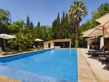 Casa a Mouriès,Mas rénové à Mouriès avec piscine, 6 chambres, terrasses et pool houses, en pleine nature provençale. FR-1-599-90 N°991652