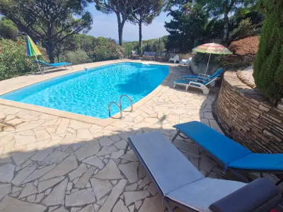 Villa à Sainte Maxime, Villa familiale avec piscine privée, proche plage, parking et wifi à Sainte-Maxime - L991813