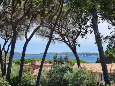 Maison à Sainte Maxime, Maison 4 pièces avec piscines à 250m des plages, 1km du centre-ville, Wi-Fi, animaux acceptés - L991814