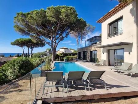 Villa à Sainte Maxime, Villa moderne avec piscine chauffée, climatisation, proche plage des Eléphants - L991815