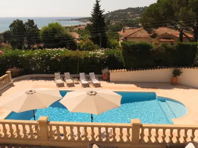 Villa à Sainte Maxime, Villa 5 pièces + appart, piscine privée, clim, proche plages - L991817