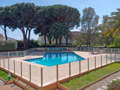 Appartement à Sainte Maxime, Appartement 2 pièces climatisé, piscine, centre-ville, parking privé, animal accepté, Sainte-Maxime - L991819