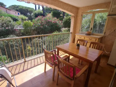 Appartement à Sainte Maxime, Sublime 2 Pièces avec Clim, Terrasse, Piscine et Parking Privé, Proche Plages et Commerces à Sainte-Maxime - L991821