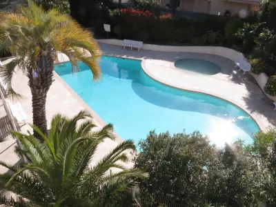 Appartement à Sainte Maxime, Appartement 2P refait à neuf avec clim et garage, piscine, proche commerces et plage à Sainte-Maxime - L991822