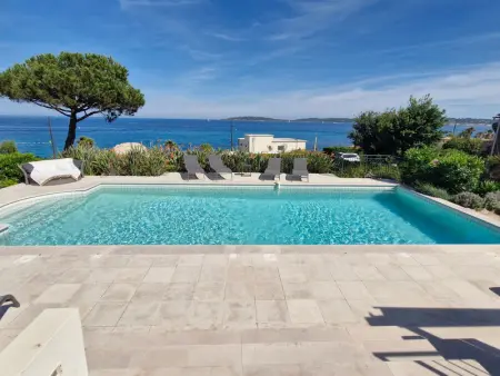 Villa à Sainte Maxime, Villa 5 pièces + T2, piscine, clim, bord de mer, 10-12 pers - L991829