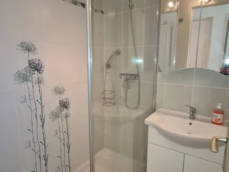 Appartement 2P avec balcon, piscine et parking proche centre de Sainte-Maxime - Photo 9