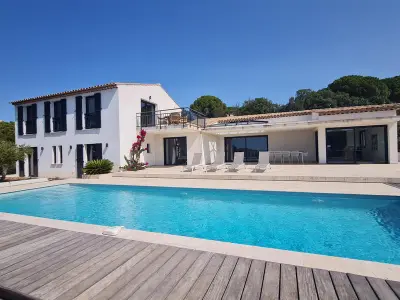 Villa à Sainte Maxime, Villa neuve 6 pièces climatisée avec piscine privée et jardin à Sainte-Maxime - L991869