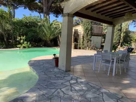 Villa à Hyères, Villa à Hyères avec piscine, climatisation et Wi-Fi, à 5 min de la plage - L992353