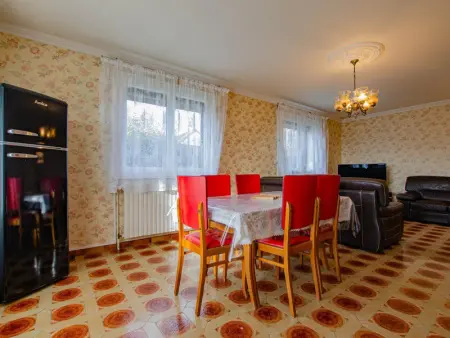 Maison conviviale avec piscine et animaux admis, Gite 6 personnes à Villenauxe la Grande - Photo 3